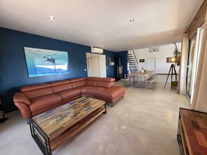 Smart TV, fireplace - Beautiful family villa with sea view, swimming pool and jacuzzi (Tourrettes-sur-Loup)