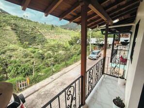 Property grounds - Apartment 5 minutes from the park with view to the mountains. (Jardín)