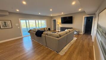 TV, fireplace, stereo