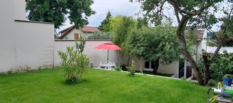 Le Laurier Blanc is 10 minutes from Parc Caillebotte, with its terrace for aperitifs.