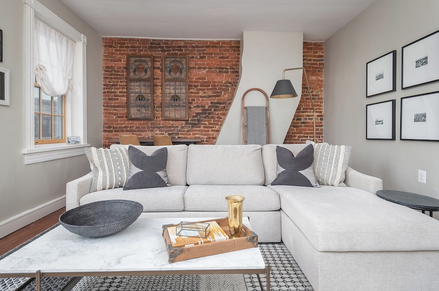 Step Into History: Charming Fells Point Retreat - Baltimore, MD