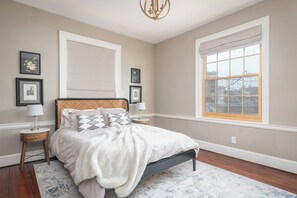 3 bedrooms, desk, iron/ironing board, WiFi