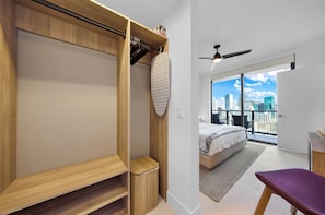 Room - DTW Miami Luxury 1BR with Urban Views (Miami)