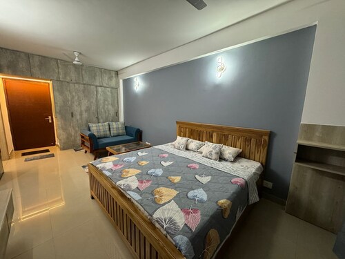 Cozy & Stylish studio in Sector 143 of Noida with WiFi, AC, kitchen