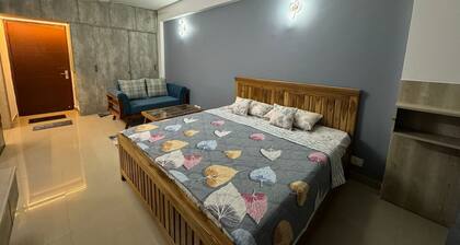 Cozy & Stylish studio in Sector 143 of Noida with WiFi, AC, kitchen