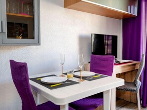 House, 2 Bedrooms | Dining