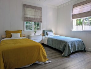 3 habitaciones, tabla de planchar con plancha, wifi y ropa de cama 