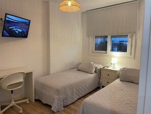 4 bedrooms, desk, iron/ironing board, free WiFi