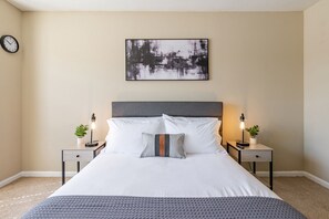 1 slaapkamer, een strijkplank/strijkijzer, gratis wifi, beddengoed