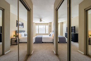 1 bedroom, iron/ironing board, free WiFi, bed sheets - Peace and Joy - Medical Center - 30+ day stays (Houston)