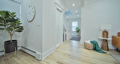 New-Large 2Story mins from Train DowntownConvention BeachFenway FreePrkg