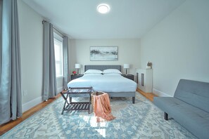 5 bedrooms, desk, iron/ironing board, WiFi - New-Large 2Story mins from Train DowntownConvention BeachFenway FreePrkg (Boston)