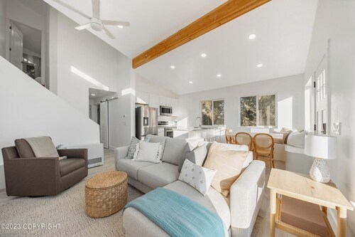 Sailor's Rest - A three-bedroom modern house in Homer!