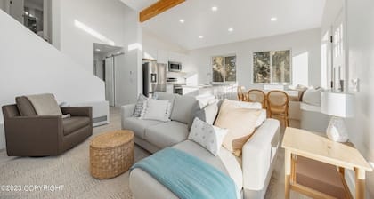 Sailor's Rest - A three-bedroom modern house in Homer!