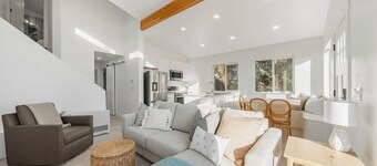 Sailor's Rest - A three-bedroom modern house in Homer!