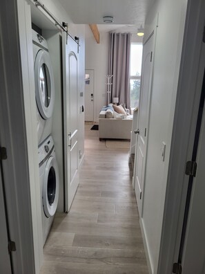 Interior - Sailor's Rest - A three-bedroom modern house in Homer! (Homer)