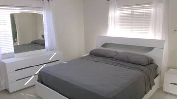 2 chambres, fer et planche à repasser, Wi-Fi, draps fournis