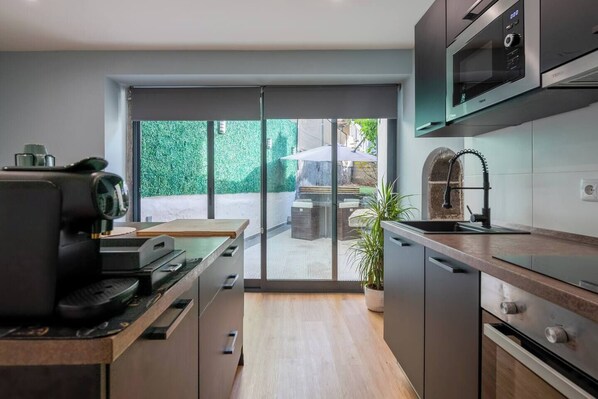 Fridge, microwave, oven, stovetop