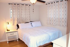 3 bedrooms, WiFi, bed sheets - Big Blue Upper Level Suite (Northglenn)