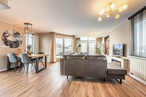 Spacious 120m2 Watervilla With Sauna Near Amsterdam And Schiphol.