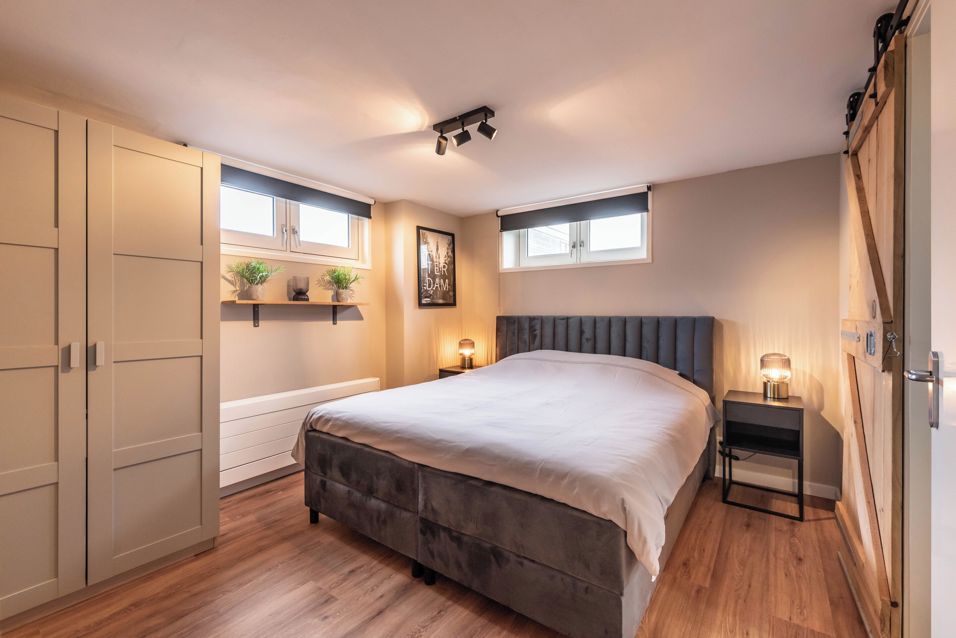 2 slaapkamers, een strijkplank/strijkijzer, wifi, beddengoed