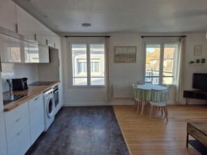 Fridge, microwave, oven, stovetop - Seaside appartment (Le Portel)