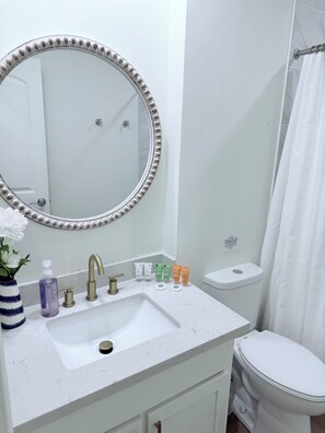 淋浴設備、風筒、提供毛巾、番梘