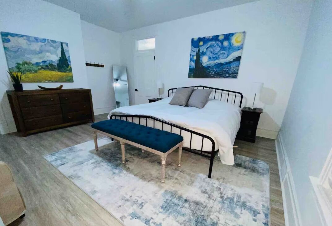 5 bedrooms, iron/ironing board, WiFi, bed sheets