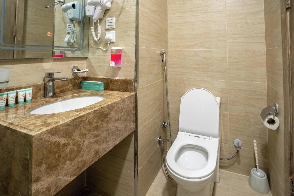 Artículos de higiene personal gratuitos, secador de pelo y toallas