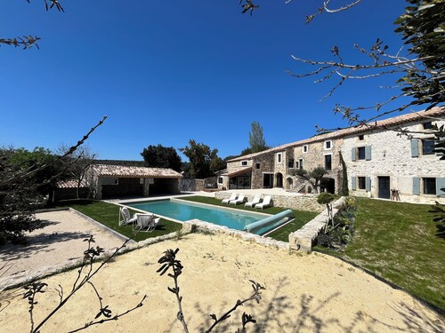 Charmant mas provençal avec piscine à proximité du château de Grignan