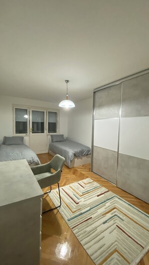 2 bedrooms, iron/ironing board, WiFi