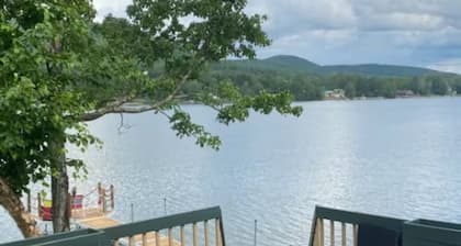 Amazing lakeside cottage, stunning view & Sunsets!