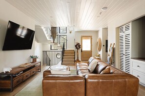 Télévision, cheminée, jeux vidéo, table de tennis de table