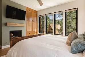 4 chambres, bureau, fer et planche à repasser, lit parapluie