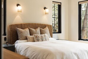 4 bedrooms, desk, iron/ironing board, travel crib