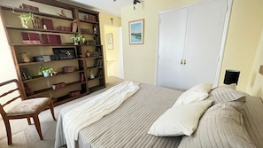 2 chambres, fer et planche à repasser, Wi-Fi, draps fournis