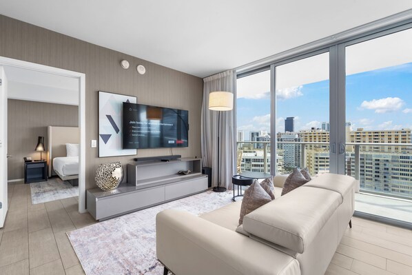 TV - Luxury Condo with Wraparound Balcony & Panoramic Water Views (Hollywood)
