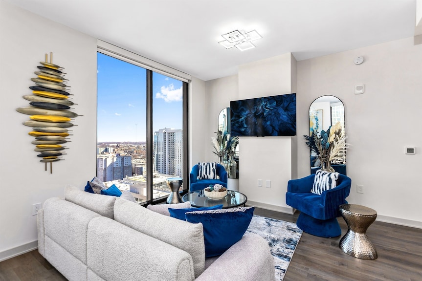 Azure Heights: 21st Floor Designer Condo | Walk To Fifa, Skyline Views - Atlanta, GA