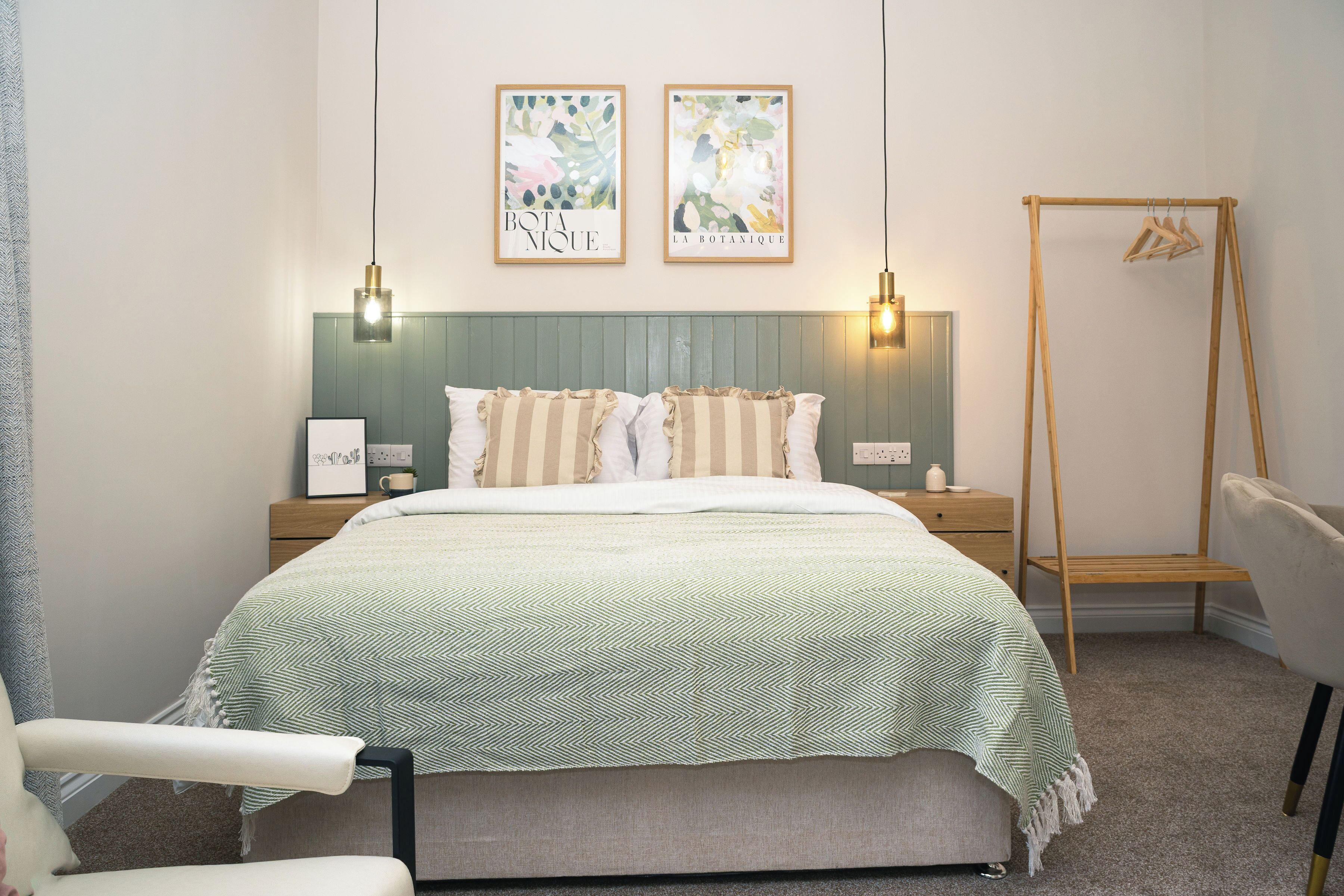 2 bedrooms, desk, iron/ironing board, travel cot