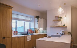 Refrigerador, microondas, horno, lavavajillas