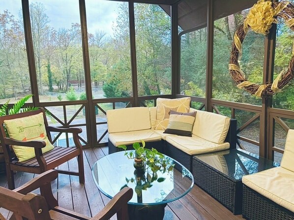 Smart TV, fireplace, DVD player, books
