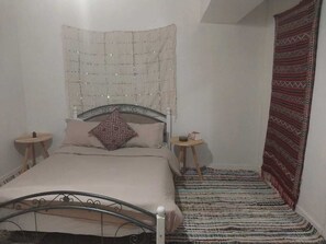 2 chambres, fer et planche Ă repasser