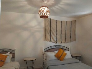 2 sovrum och strykjärn/strykbräda