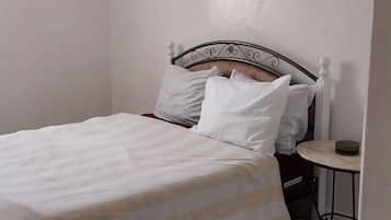 2 quartos, ferros/tábuas de passar roupa