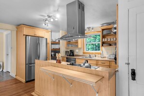 冰箱、微波炉、烤箱、炉灶