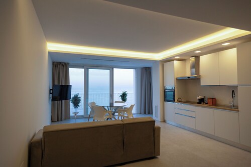 [Calammare Apartment N°6 Blu] - Seaview - Molfetta - Private Beach & Gym