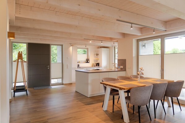 Dining - Vacation home Neukalen on Lake Kummerow - ideal for families and small groups (Neukalen)