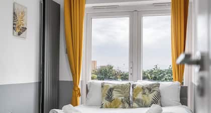 London Charm House Near Tube Station