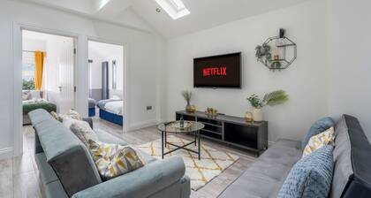 1 Bed Flat - Sleeps 3 - Parking - Wifi