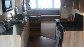 Chalet | Private kitchen | Fridge, microwave, oven, stovetop